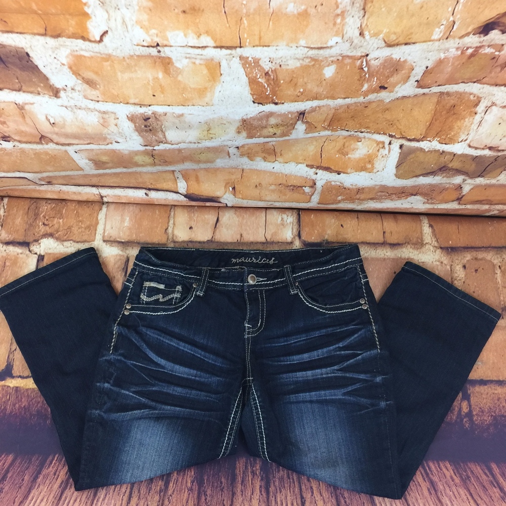 MAURICES BOYFRIEND CROP DISTRESSED JEANS SZ 7/8 C5